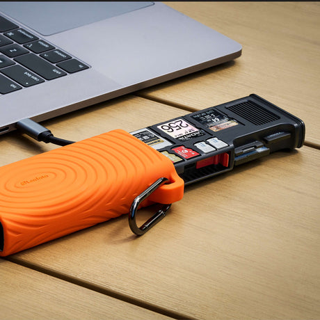 Leofoto LCR-01 High-Speed Memory Card Reader Case - Orange