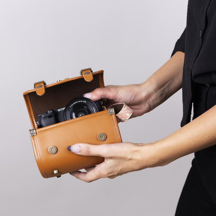 Tan Brown Melten Classic Mirrorless Leather Camera Case - Harper