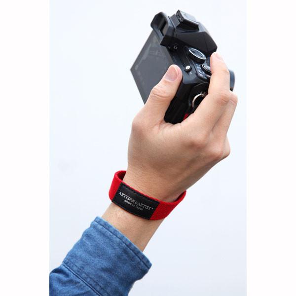 Artisan & Artist ACAM-295 Woven Cloth Wrist Camera Strap (RED)