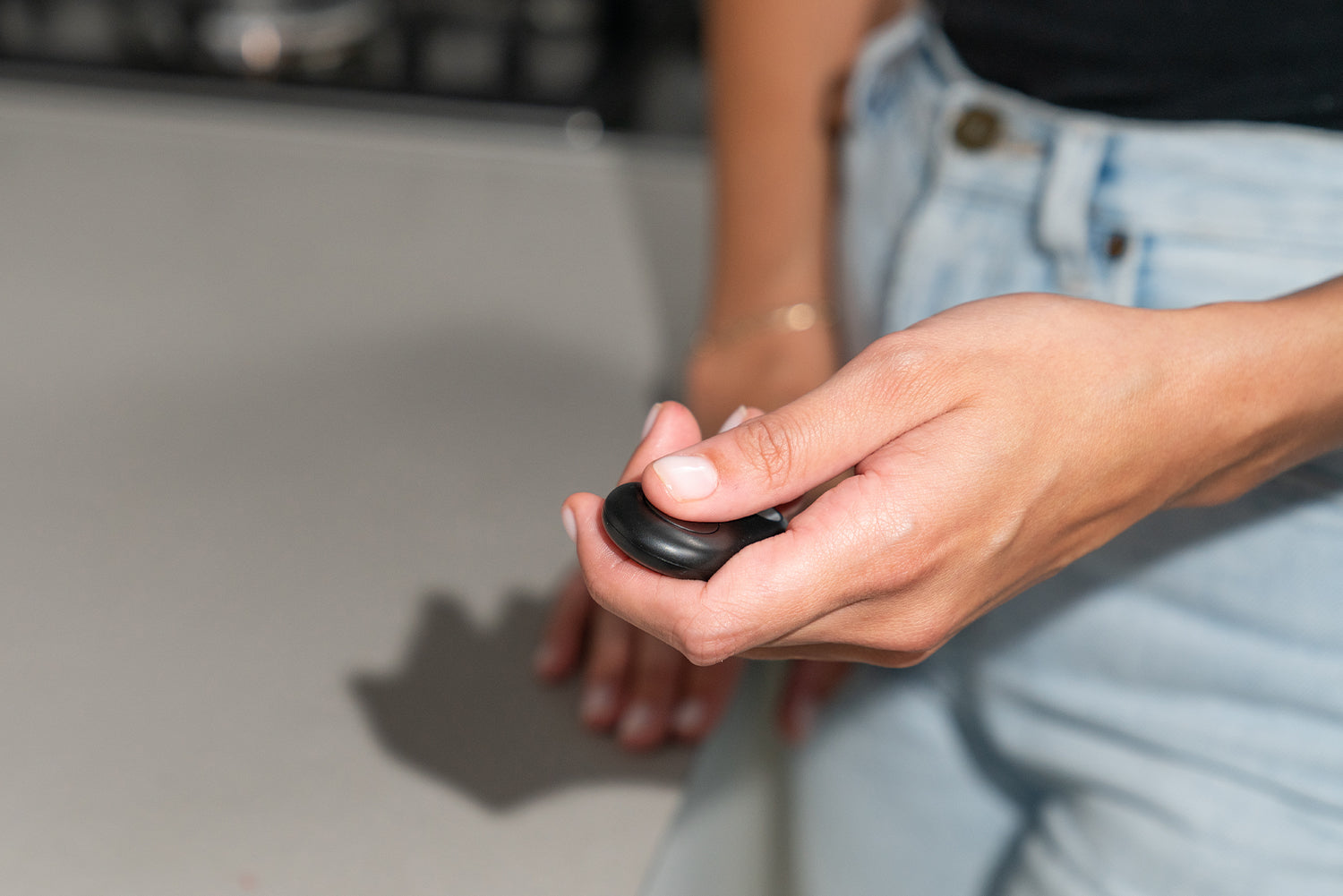 Shutter Phone Bluetooth Mobile Shutter for iPhone/iPad/Smartphones | Hypop