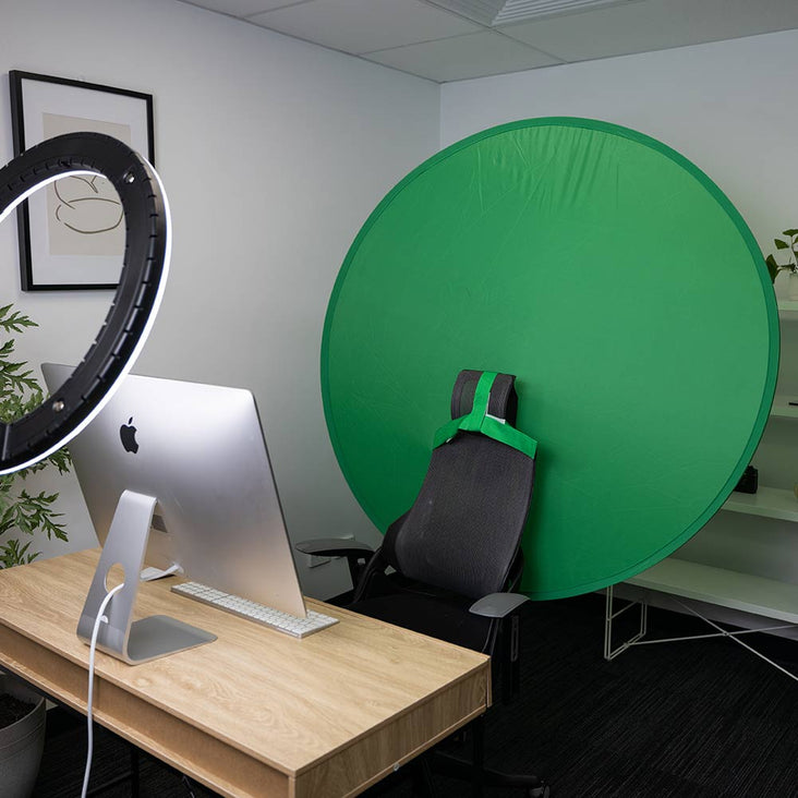 Collapsible 56"/142cm Portable Pop-up Green Screen Backdrop with Chair Attachment