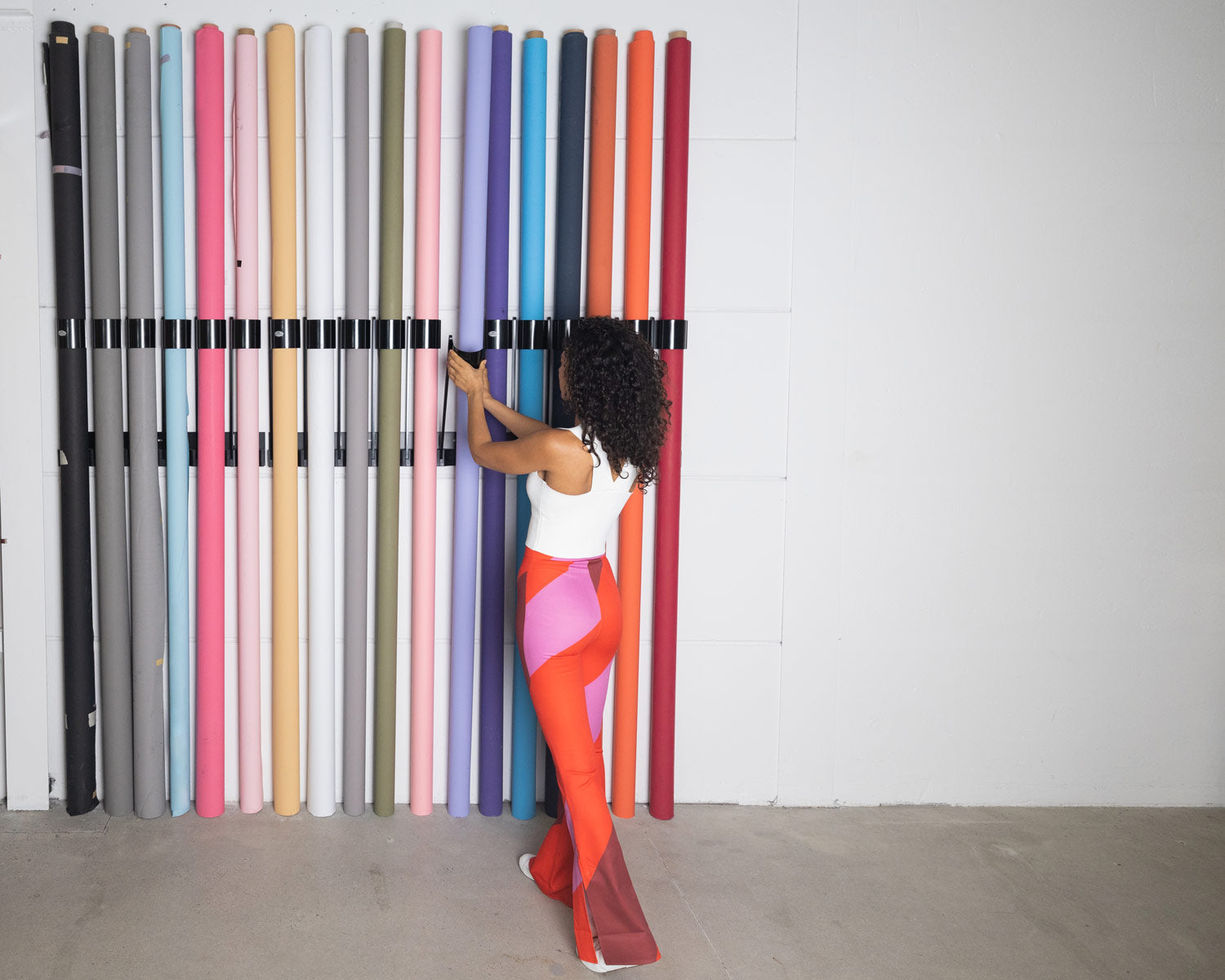 Savage Seamless Paper Background Pro Storage Rack Backdrop Paper Holder ...